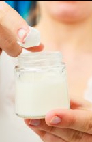Evită cosmeticele care conțin parfumuri