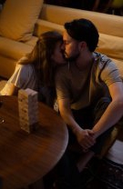 8. Vrei să ai doar tu toată atenția partenerului
