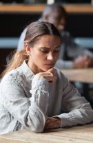1. Ești permanent într-o stare de anxietate