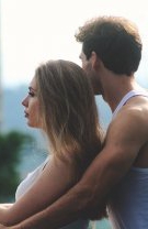 7. Este prea lipicios și o face să se simtă nesigură