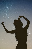 4. Dansează pentru a elibera energiile acumulate