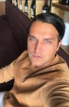 A primit ajutor în ascensiunea sa profesională