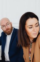 Gemeni – în clipa în care omul de lângă îl judecă aspru pentru ceea ce este