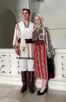 Este căsătorit cu o româncă