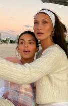 5. Kendall Jenner (26 de ani) și Bella Hadid (25 de ani)
