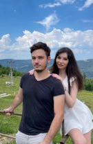 Trăiește o frumoasă poveste de iubire alături de un băiat