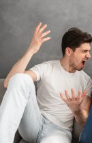 2. Au nemulțumiri pe care nu le exprimă sau le exprimă prea tăios