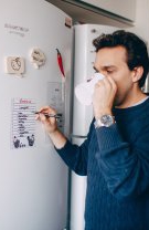 Fă un plan de cumpărături și încearcă să reziști tentațiilor