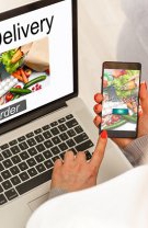 Compară prețurile mai multor magazine și fii pe fază pentru a prinde reducerile
