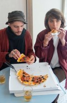 Vă comportați ca doi colegi de cameră, nu ca doi îndrăgostiți