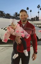 Kellan Lutz (Emmett) – născut pe 15 martie 1985