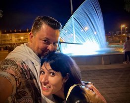 Deși nu este o persoană romantică, Bobonete își poate declara oricând iubirea pentru soție