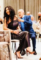 În prezent este căsătorit cu o femeie mai tânără cu 30 de ani