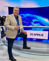 Cei doi se ajută și în treburile casnice