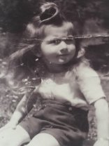 Copilăria marcată de sărăcie