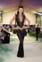 Kendall Jenner în Alexander McQueen pentru Givenchy Couture 1999