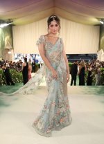 Alia Bhatt în Sabyasachi Mukherjee