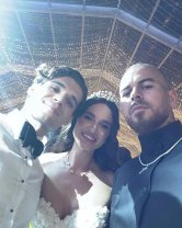 Denis Alibec s-a fotografiat alături de miri la nunta lui Ianis Hagi cu Elena