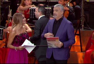 Anca Țurcașiu a purtat o rochie cu pene în ultima seară de la festivalul Mamaia 2024