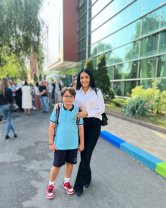 Cum s-a îmbrăcat Andreea Mantea în prima zi de școală a fiului ei