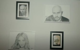 Mihai Bendeac are caricaturi pe pereții din apartament