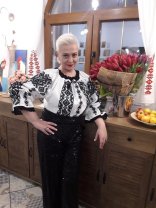 Monica Anghel are un conac în comuna Berevoești, județul Argeș
