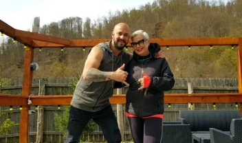 Monica Anghel petrece timp cu familia la conacul pe care îl are în Argeș