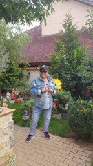 Mirabela Dauer are grădina plină cu flori și plante ornamentale