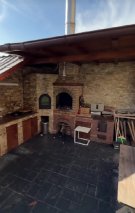 Anamaria Prodan locuiește într-o vilă de lux, în Snagov, și are în curte foișor cu grătar
