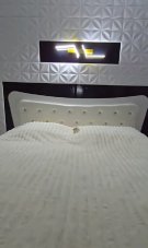 Imagini din dormitorul renovat al lui Dinu Maxer. El și viitoarea lui soție au creat un „design unic" cu lumini
