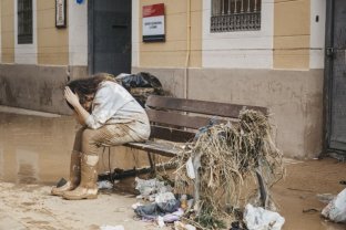 Durerea oamenilor din Valencia nu poate fi inundată
