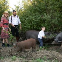 Tenorul Vlad Miriță are o fermă de animale și vinde carne de porc și de pasăre