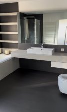 Elwira și Mihai Petre și-au luat casă nouă, au o baie spațioasă