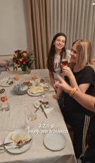 Mihai Morar are un apartament cu patru camere, iar întreaga familie serbează momentele speciale în living