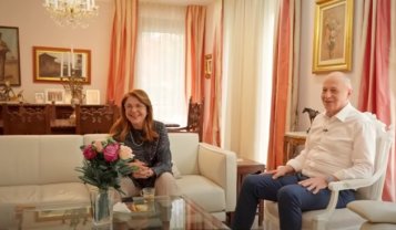 Mircea Geoană locuiește într-un apartament cu grădină, alături de soția sa
