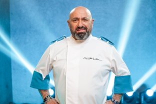 Chef Scărlătescu a fost crescut de bunica lui, care îi făcea prăjitura lui preferată cu bulion