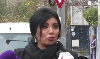 Adriana Bahmuțeanu a mers cu colivă la mormântul lui Silviu Prigoană, după ce a aflat că a fost înmormântat în secret și a fost scoasă de acolo de polițiști