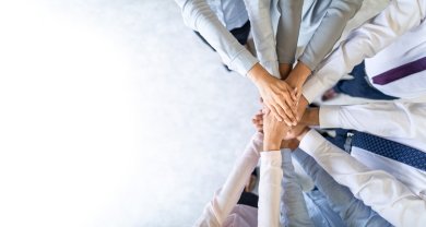 Vrei să fii o parte din lume în 2025!