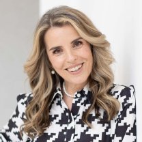 Cine este Cristela, soția lui Călin Georgescu, a fost bancher