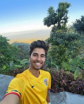 De ce s-ar fi întors, de fapt, Sebastian Dobrincu în România lângă părinții lui?
