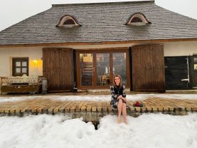 Cât trebuie să scoți din buzunar pentru o carte semnată de Cristela Georgescu, mamă a doi copii