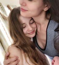 Irina Columbeanu seamănă tot mai mult cu mama ei și are o relație apropiată cu tatăl