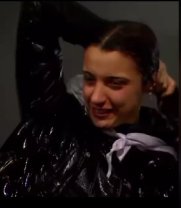 Cine este femeia care a devenit scut uman, cu drapelul Georgiei în brațe, în fața tunurilor cu apă din timpul protestelor, se numește Ia Sajaia