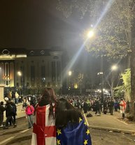 Cine este femeia care a devenit scut uman, cu drapelul Georgiei în brațe, în fața tunurilor cu apă din timpul protestelor, mai multe femei au luat atitudine