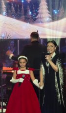 Eva Măruță, din nou alături de mama ei pe scenă, au cântat Let it Snow