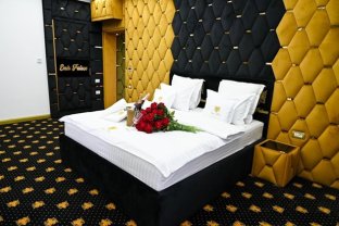 Cum arată fosta casă a lui Florin Salam, transformată în hotel de lux, cu dormitoare elegante