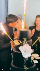 Anamaria Prodan a sărbătorit regește împlinirea celor 52 de ani, a avut un tort negru cu patru etaje