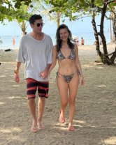 Adela Popescu, primele imagini în costum de baie postate pe rețelele sociale, soțul este mândru de felul în care arată