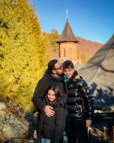 Tradiția de suflet a lui Cătălin Măruță la fiecare început de an, și-a luat copiii cu el la Mormântul lui Arsenie Boca