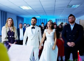 De ce nu au vrut părinții lui Jador să participe la nunta fiului lor, care a fost o petrecere restrânsă